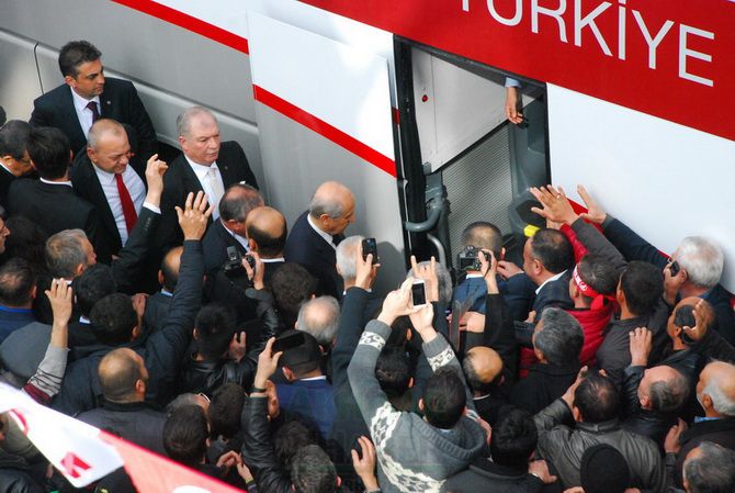 MHP LİDERi DEVLET BAHÇELİ AKHİSARLILAR İLE BULUŞTU